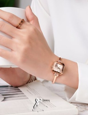 ساعت اورجینال زنانه جولیوس