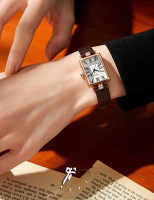 ساعت بند چرم زنانه جولیوس